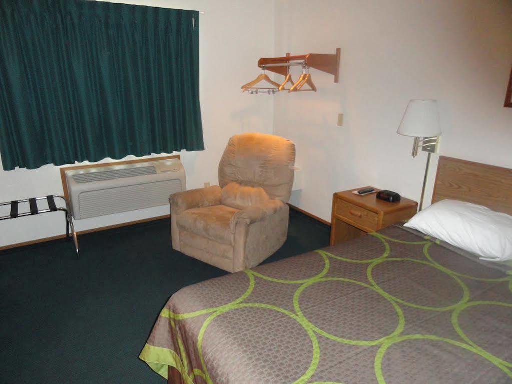 Super 8 By Wyndham Wayne Hotel Luaran gambar