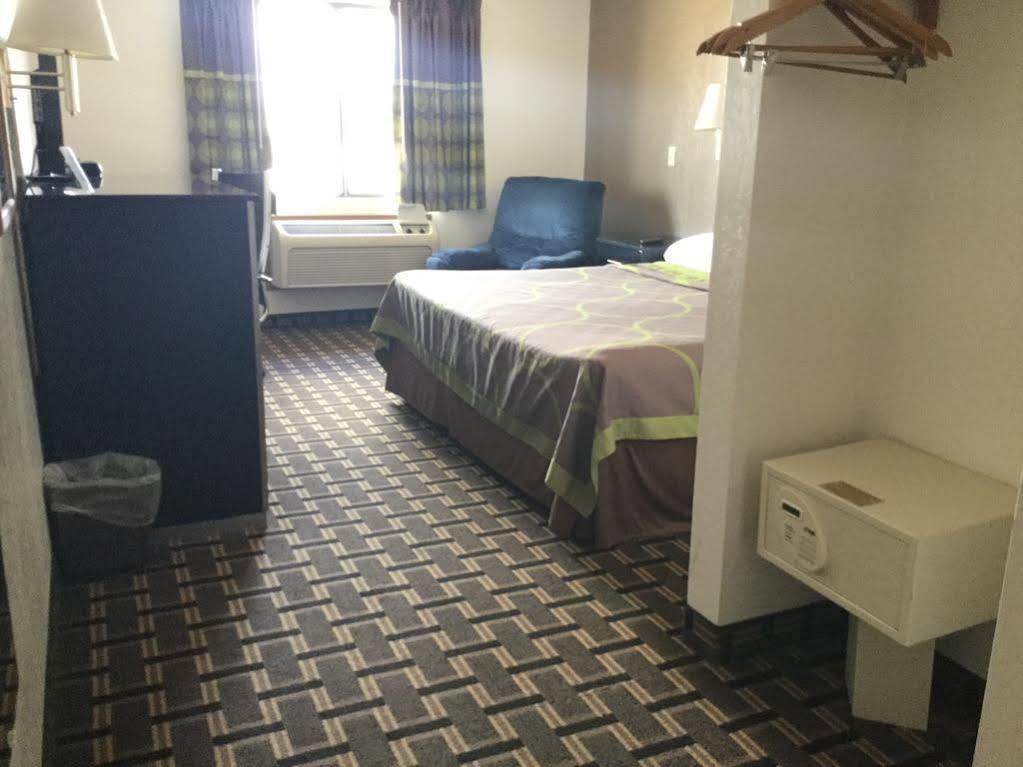 Super 8 By Wyndham Wayne Hotel Luaran gambar