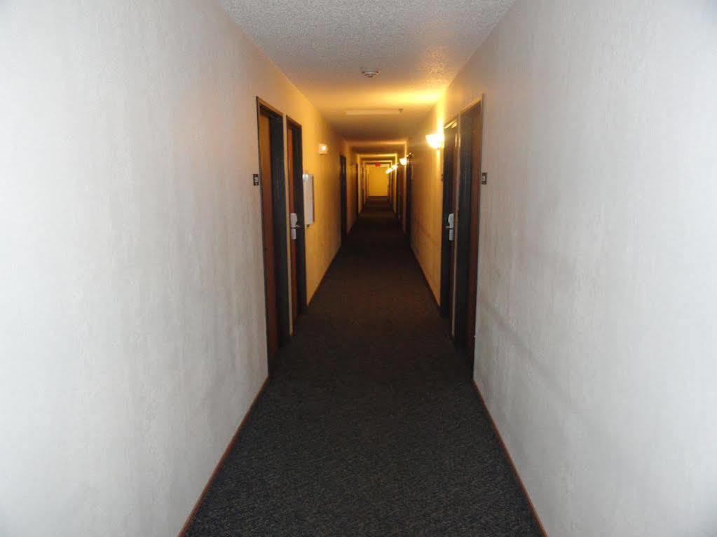 Super 8 By Wyndham Wayne Hotel Luaran gambar